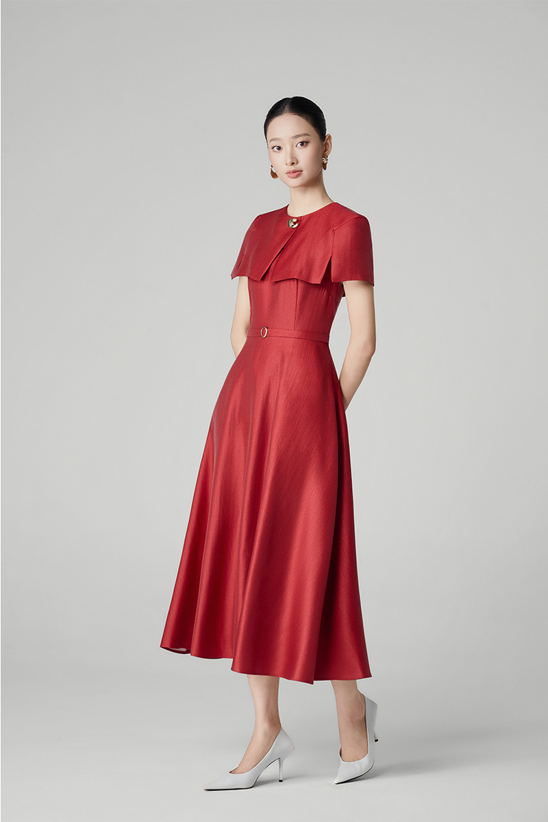 Đầm xoè tay cape đính cúc