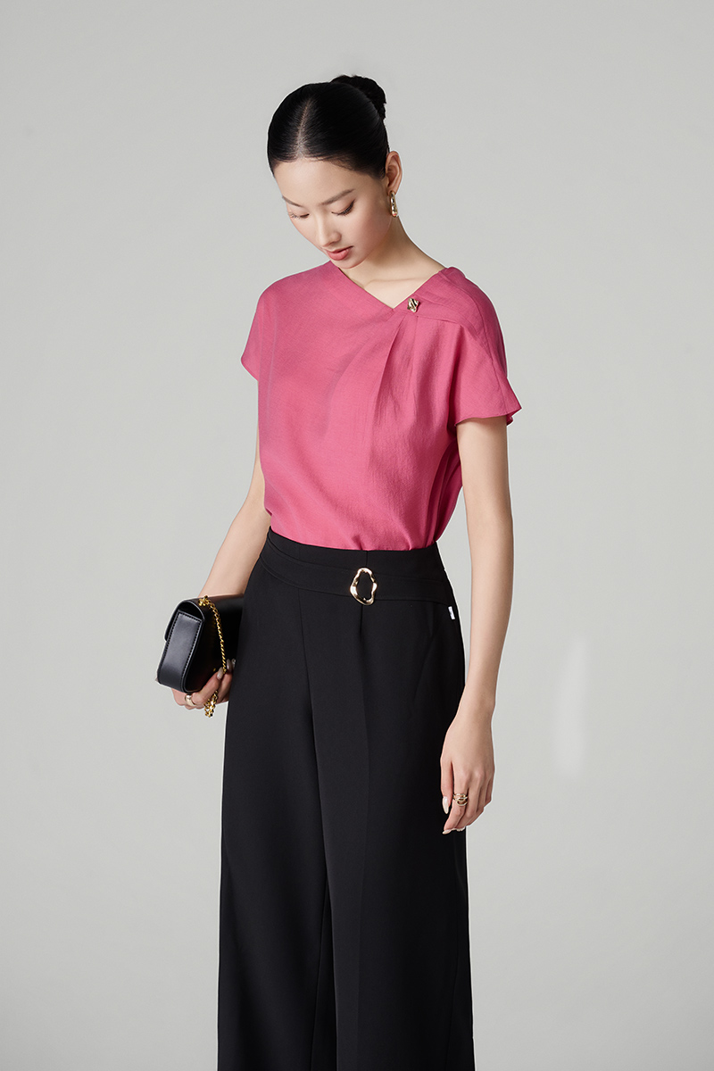 Sơ mi CT tay liền, cổ xếp ly lệch đính cúc