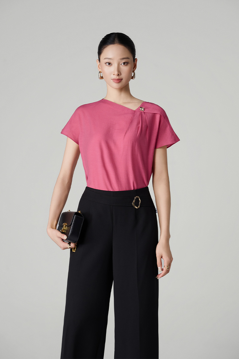 Sơ mi CT tay liền, cổ xếp ly lệch đính cúc