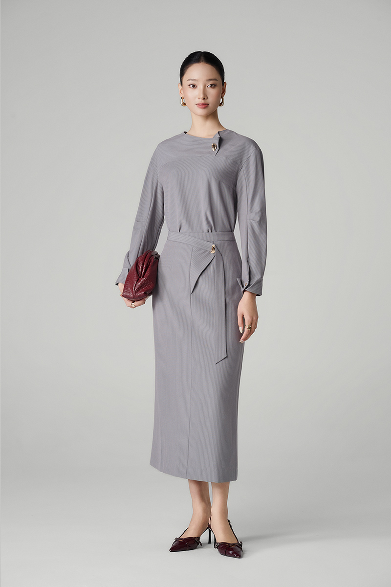 Chân váy dài cạp can chéo đính cúc