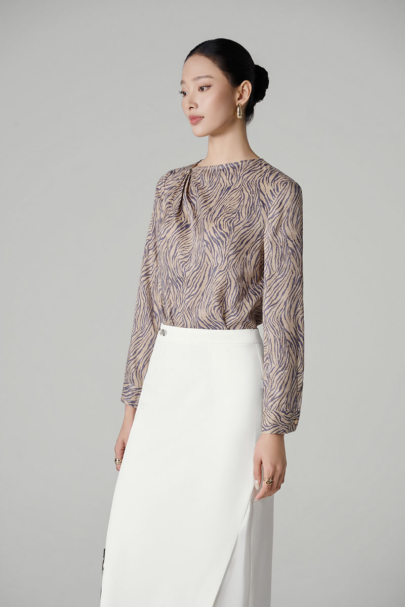 Sơ mi DT xếp ly vai lệch luồn khoen