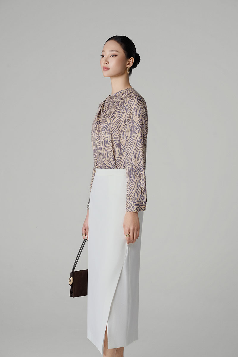 Sơ mi DT xếp ly vai lệch luồn khoen