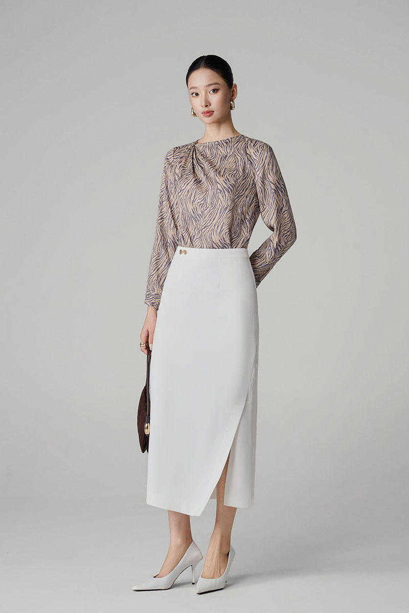 Sơ mi DT xếp ly vai lệch luồn khoen