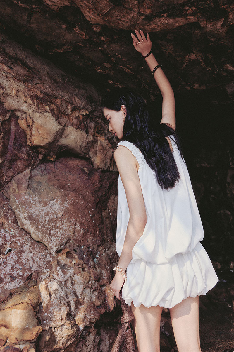 Áo kiểu 2 dây giật gấu vạt lệch