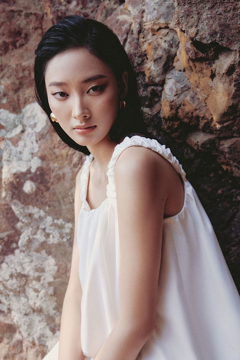 Áo kiểu 2 dây giật gấu vạt lệch