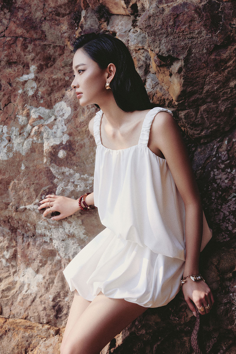 Áo kiểu 2 dây giật gấu vạt lệch