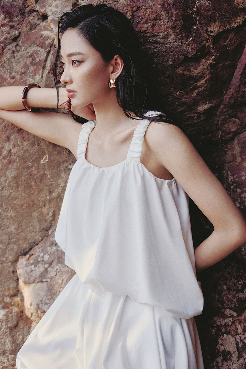 Áo kiểu 2 dây giật gấu vạt lệch