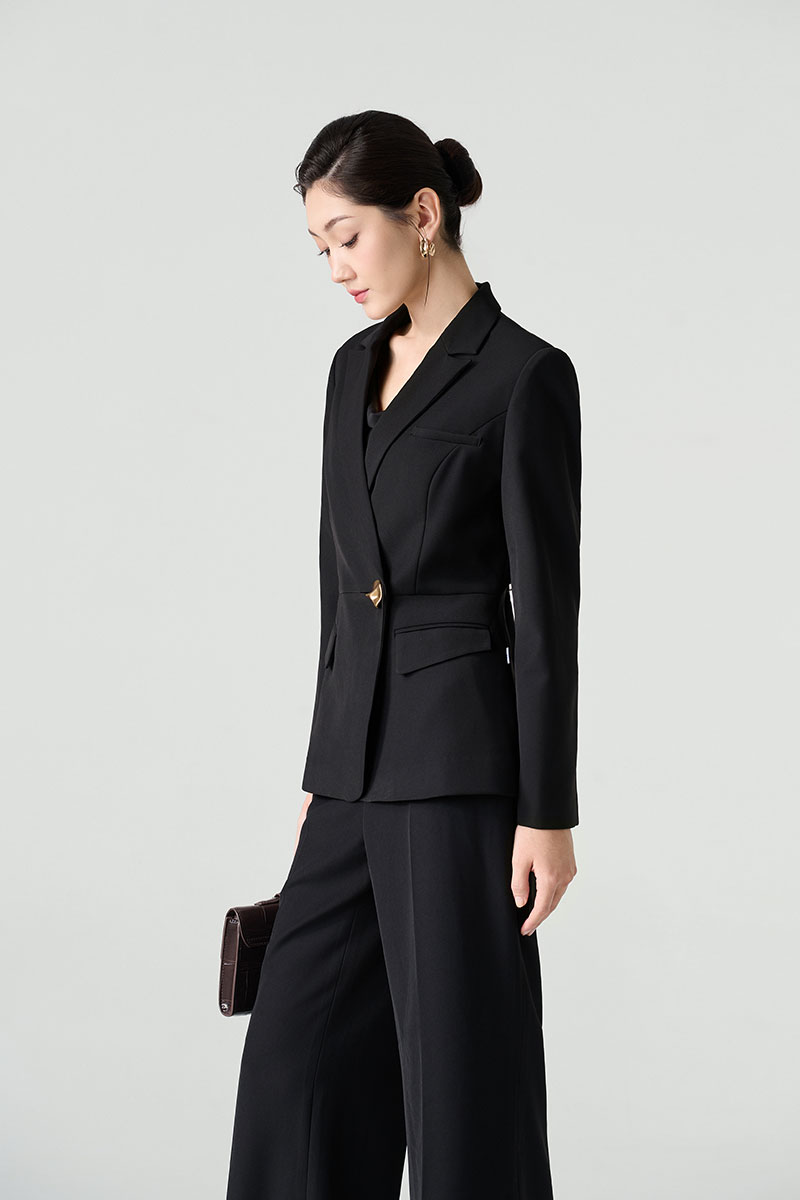 Áo vest ôm can eo, gấu đánh cong