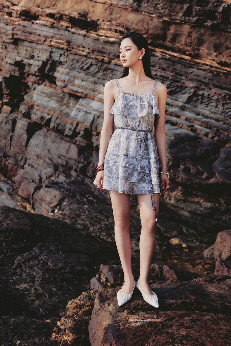 Đầm xoè 2 dây bèo gấu tết đai eo