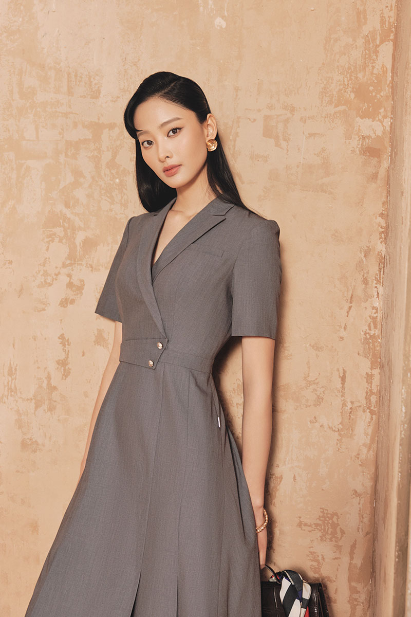 Đầm xoè cổ 2 ve đai eo vát