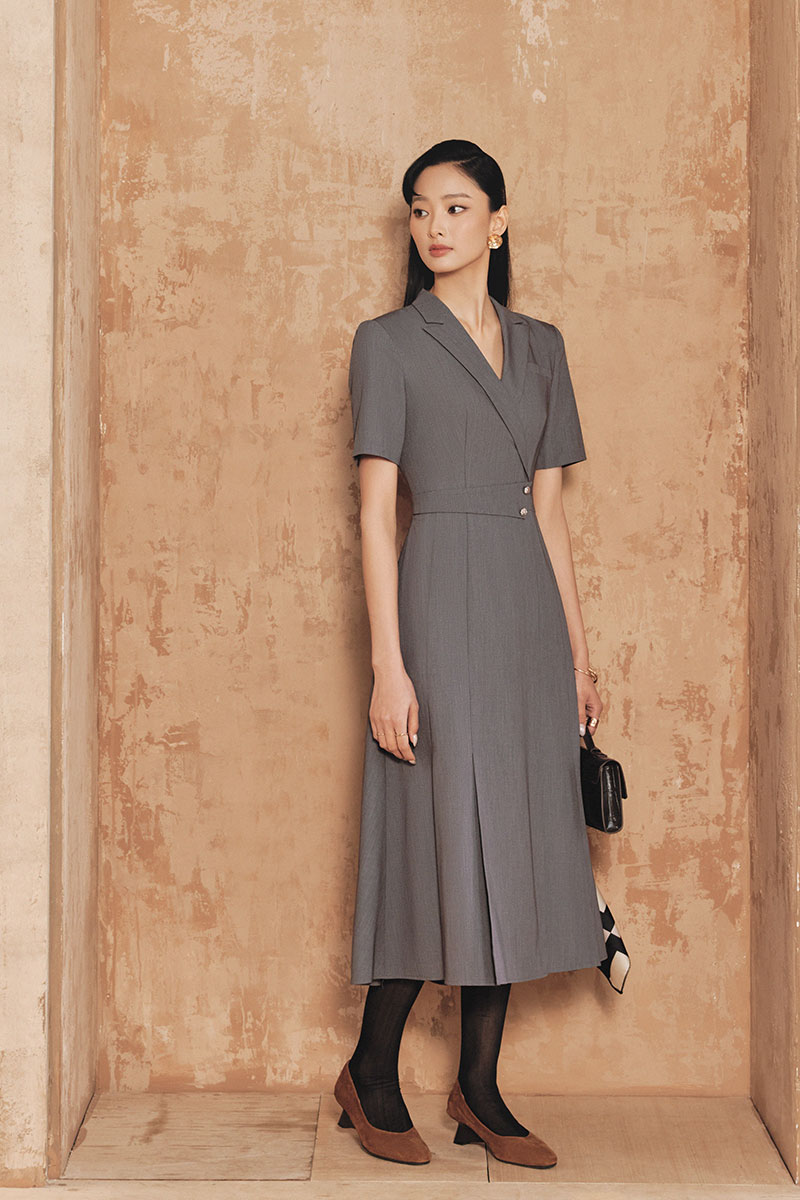 Đầm xoè cổ 2 ve đai eo vát