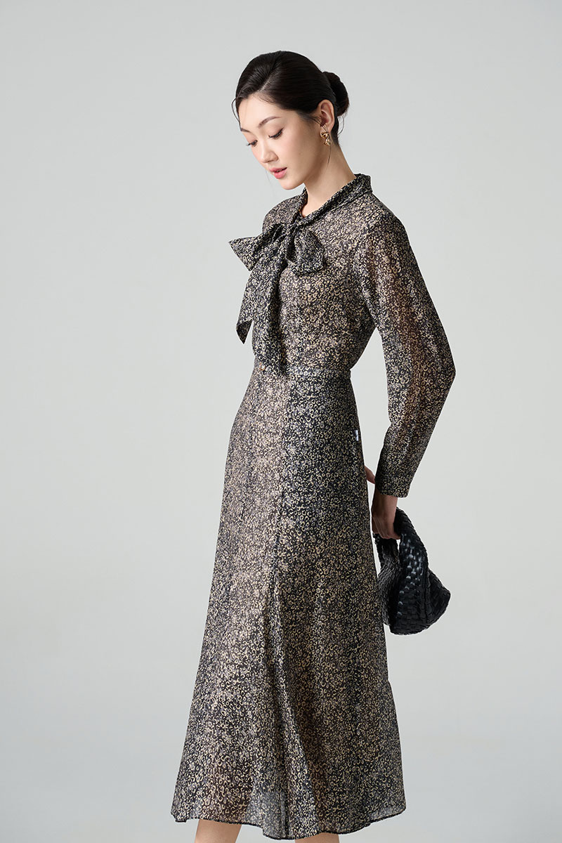 Đầm xoè hoạ tiết nơ cổ đai eo