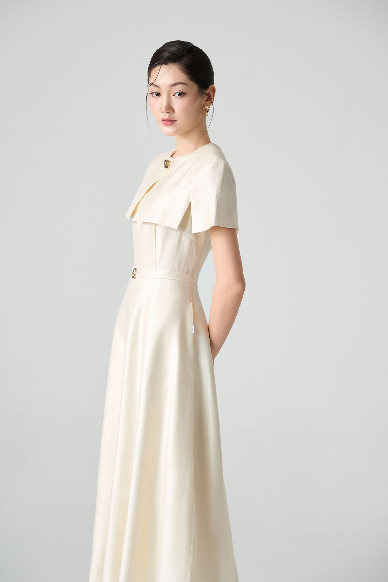 Đầm xoè tay cape đính cúc