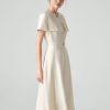 Đầm xoè tay cape đính cúc