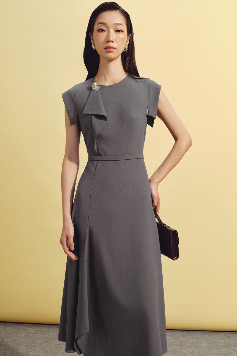 đầm xòe vai chườm kẹp bèo thân trước