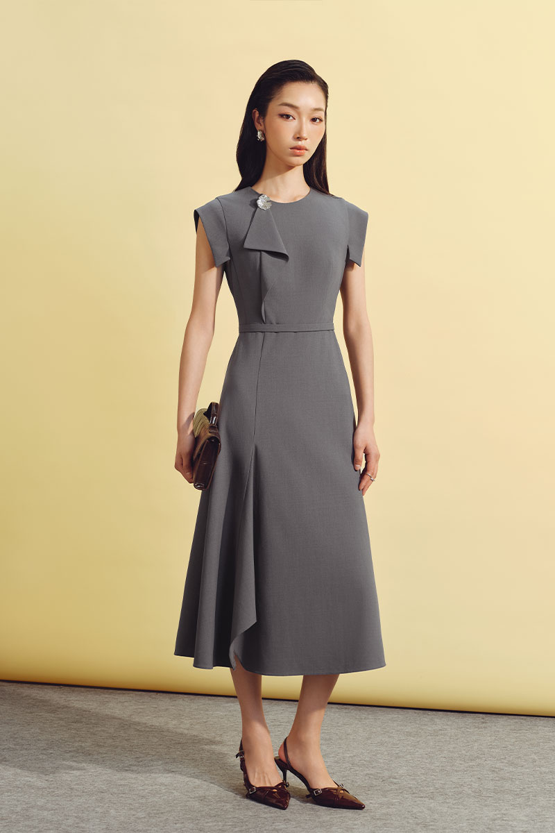 đầm xòe vai chườm kẹp bèo thân trước