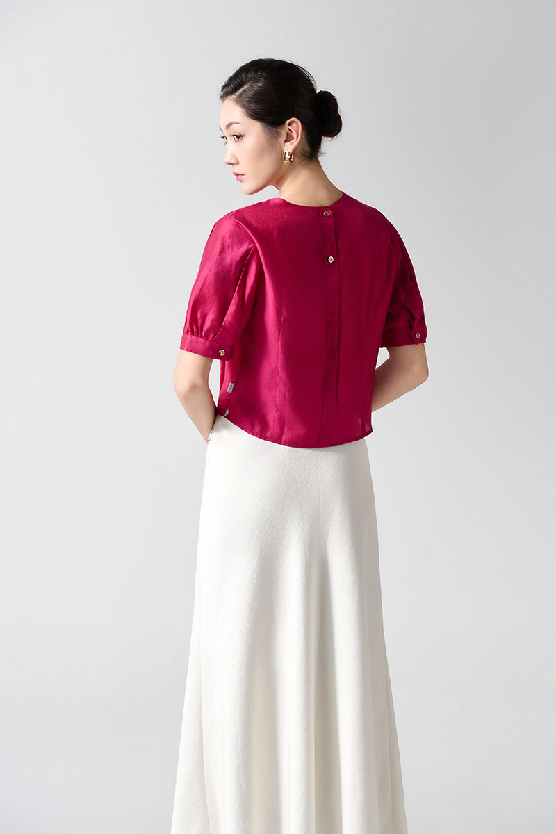 Sơ mi CT xếp ly dọc thân, hoa đính ngực