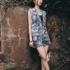 Quần sooc hoạ tiết cá liền cạp đính cúc