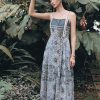 Đầm maxi 2 dây hoạ tiết tết dây trang trí