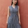 Đầm maxi cổ V vắt nơ, tùng 3 tầng