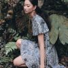 Đầm xoè hoạ tiết đè dây trang trí