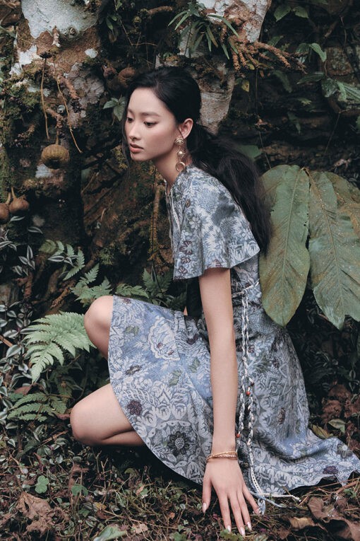 Đầm xoè hoạ tiết đè dây trang trí
