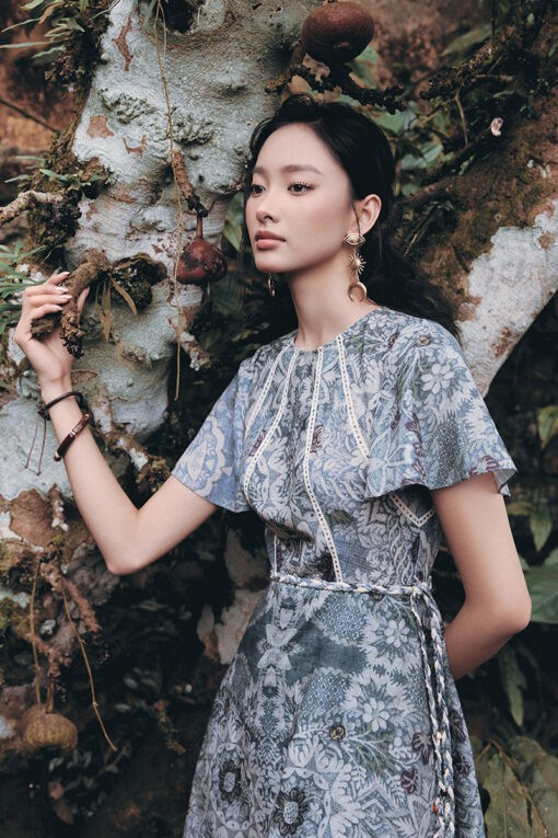 Đầm xoè hoạ tiết đè dây trang trí