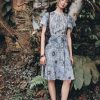 Đầm xoè hoạ tiết đè dây trang trí