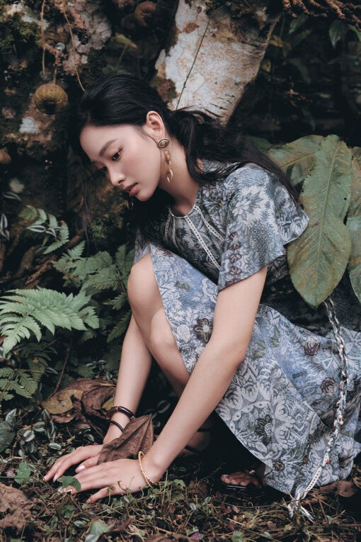 Đầm xoè hoạ tiết đè dây trang trí