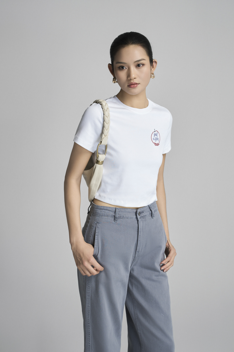 Áo thun CT croptop ôm in chữ Sail the sea