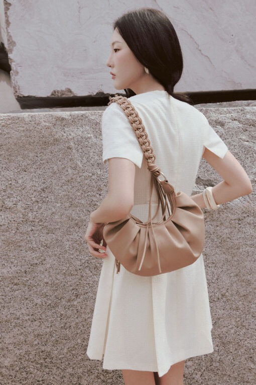 Đầm A ngắn xếp ly chân, tay cách điệu