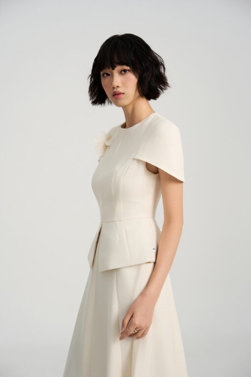 Đầm party peplum can tùng, ngực cài hoa