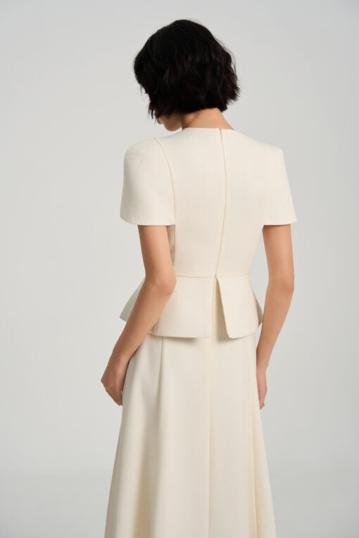 Đầm party peplum can tùng, ngực cài hoa