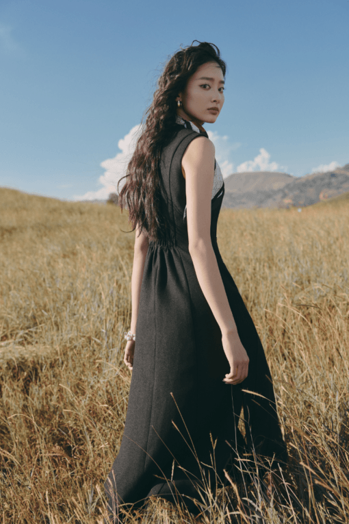 Đầm text xoè cổ vest can thân chun eo sau